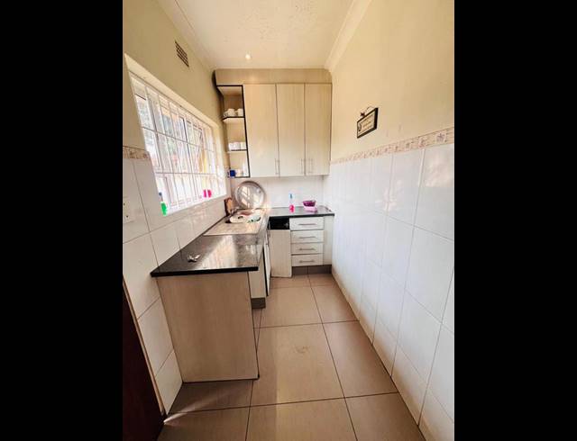 8 BEDROOM HOUSE FOR SALE IN WYCHWOOD